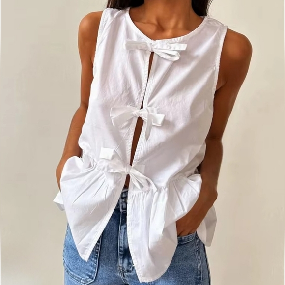 Tops - NEW White Bow Tied Sleeveless Peplum Size M Ruffle Hem Top CC-1510